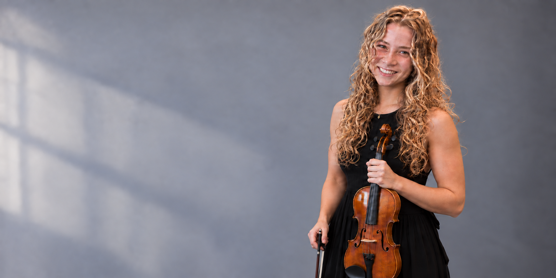Angelina Cunningham smiling with her violin
